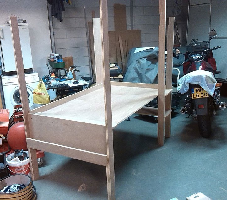 Zelf bouwen: hoogslaper met buro door Bernard