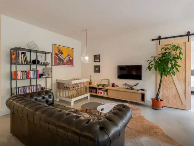 Zwevend-tv-meubel-gemaakt-door-Olivier