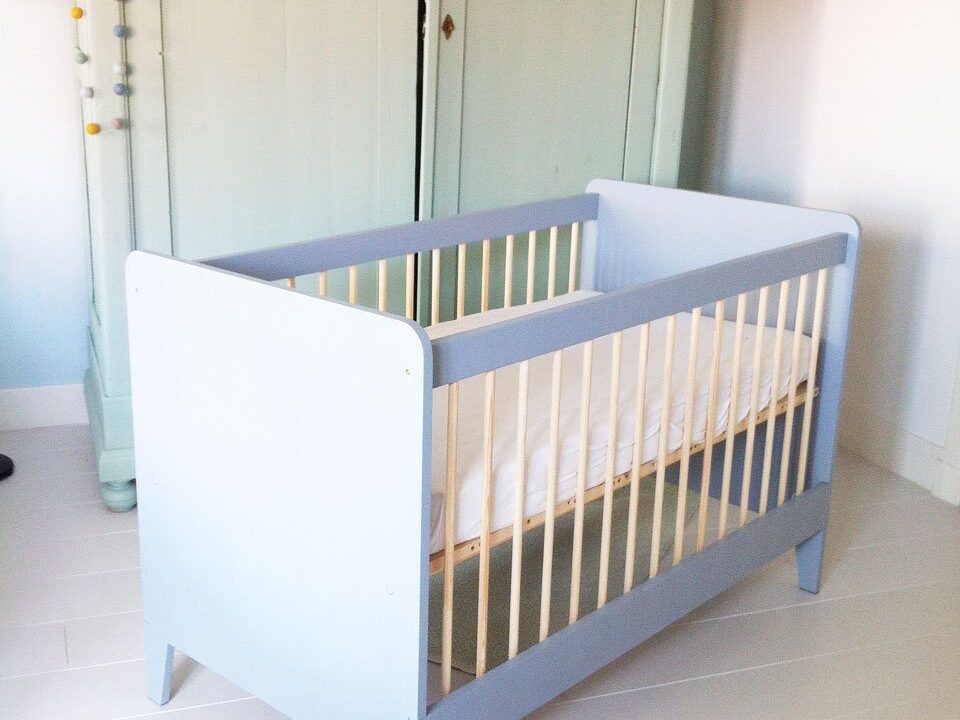 Ledikant kinderbedje zelf gemaakt door Rutger met bouwplan Nicole