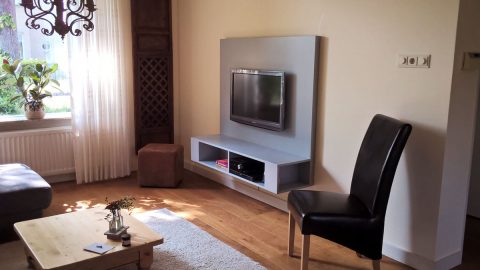 Zwevend tv-meubel Penelope gemaakt door Thijs