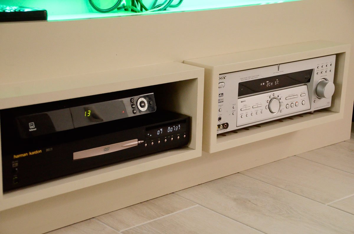 Mooi modern tv meubel Antonio gemaakt door Maarten