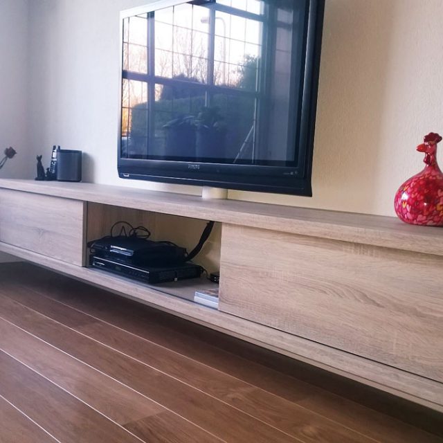 Mooi hangend tv-meubel ArturoXL door Kees