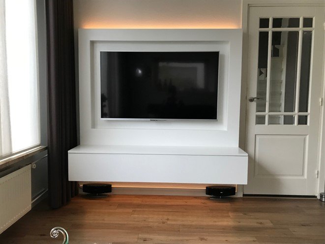 tv-meubel Penelope gebouwd door Ronny, tv verzonken.