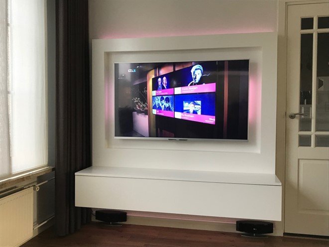 tv-meubel Penelope gebouwd door Ronny, tv verzonken.