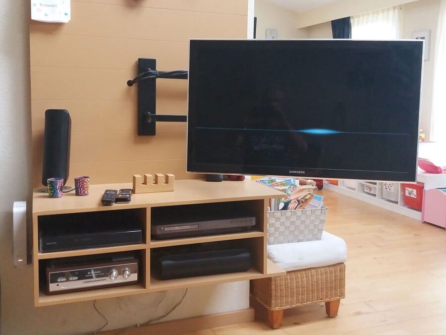 Zwevend tv-meubel Penelope -aangepast- gemaakt door Han