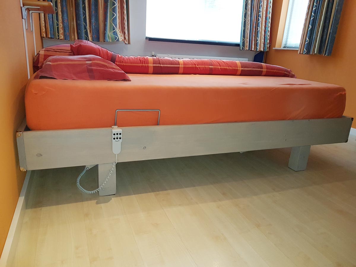 Zelfbouw Tweepersoonsbed Azobe gemaakt door Herman