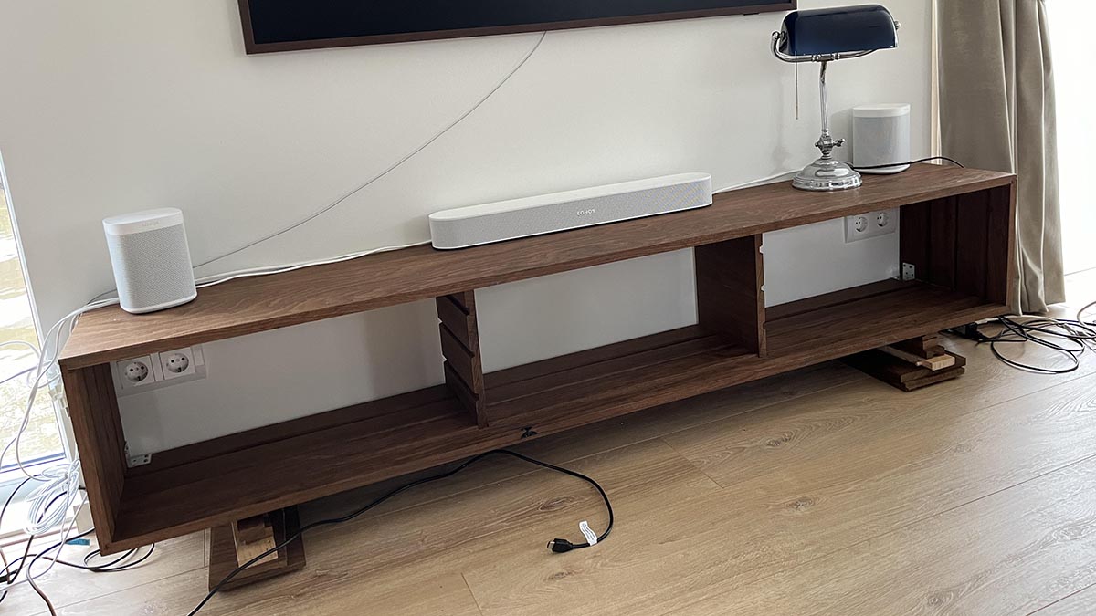 Zelfbouw tv-meubel Arturo XL door Michel bijna af.